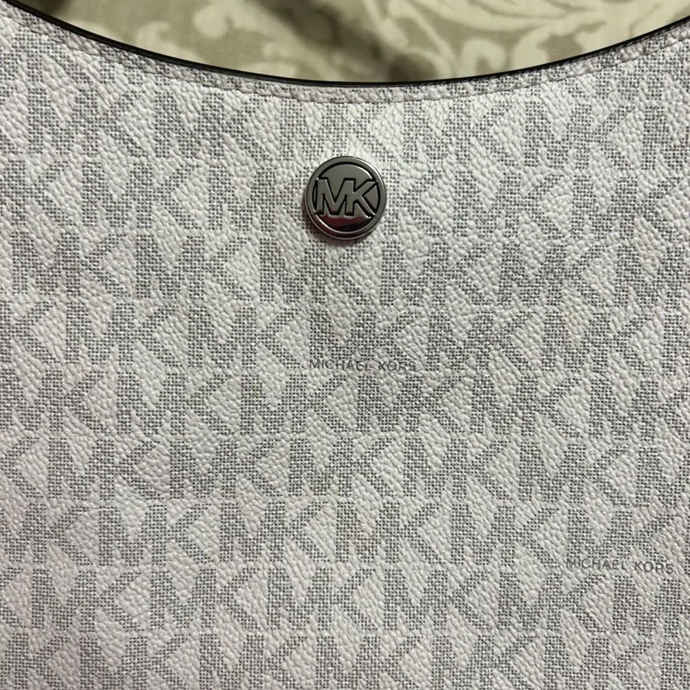 Michael Kors Gray and white small crossbody Bag - Picture 3 of 12
